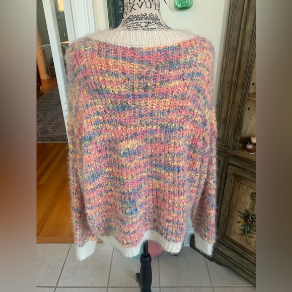 Anna Craig Fuzzy V Neck Sweater - Picture 4 of 7